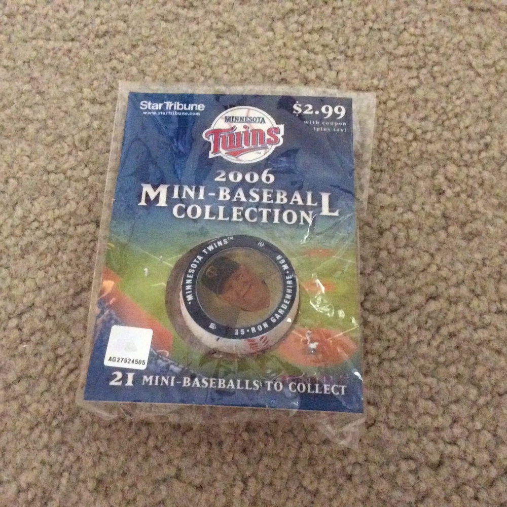 Minnesota Twins 2006 Mini baseball featuring Mgr Ron Gardenhire